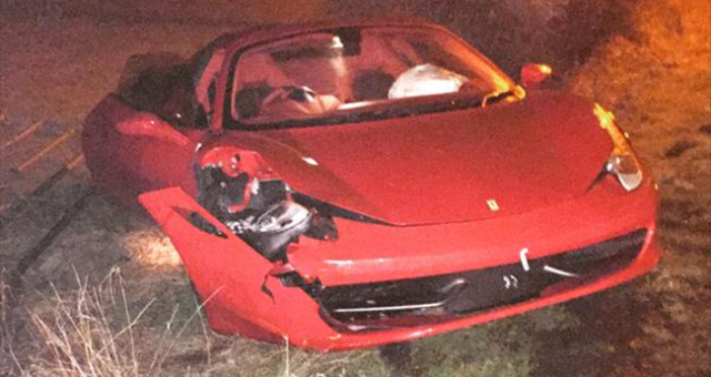 Sam Trickett sõitis hunnikusse 375 000 eurot maksva Ferrari