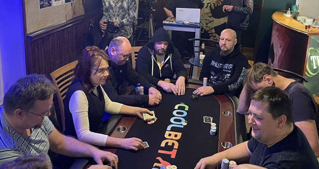 Pärnus pokkeripubis 2 Paari selgusid EMV rahvaturniiri esimesed finalistid